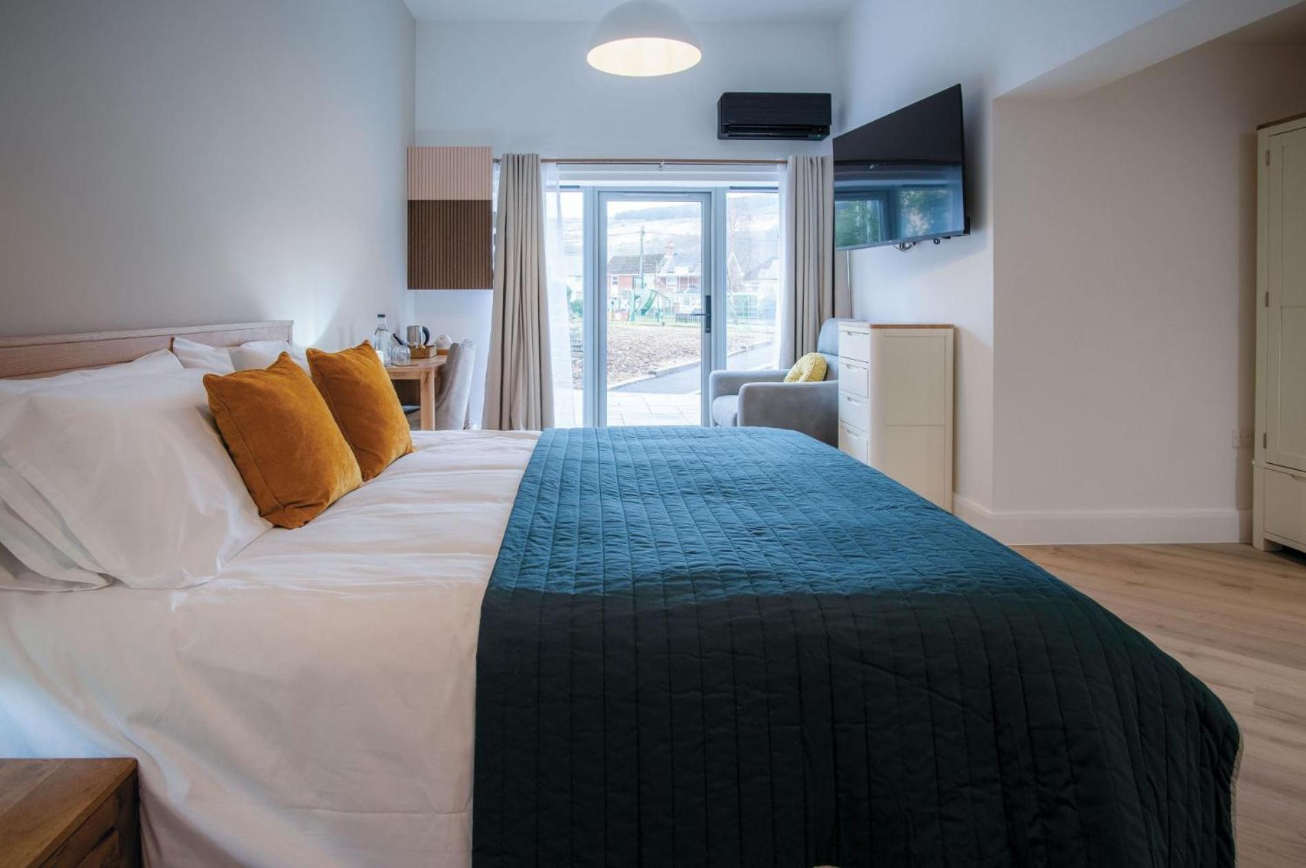 Suite 5 - Sleeping Giant Hotel - Pen Y Cae Inn Brecon Exterior photo
